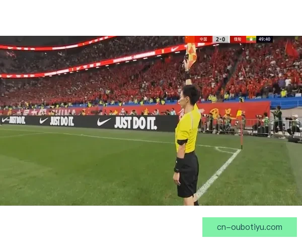 5分钟内两次争议判罚引发不满